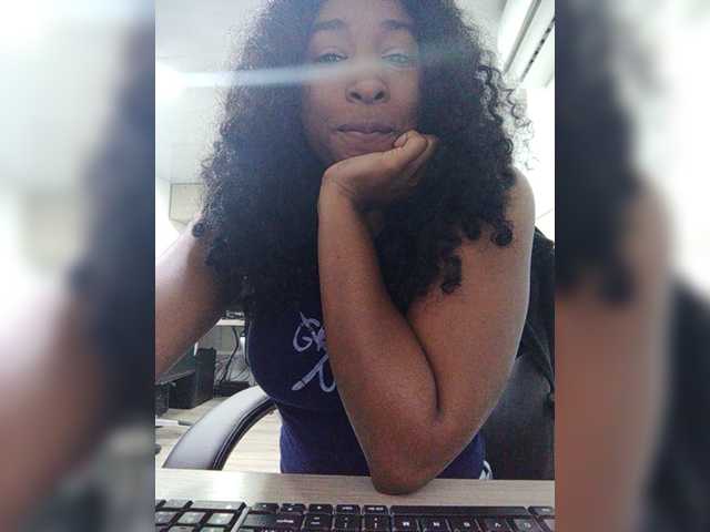 צילומי מסך משודרים AshantiJones