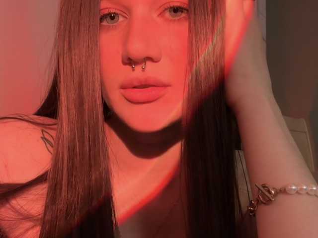 תמונה של הפרופיל KarinaGrey