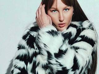 צ'אט וידאו ארוטי AtanaWillis