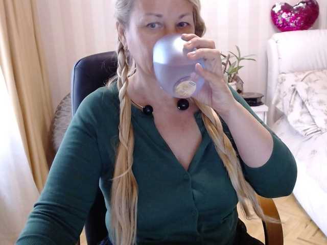 צילומי מסך משודרים AuraKISS