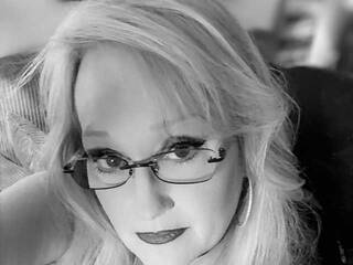 צ'אט וידאו ארוטי Ava6j74