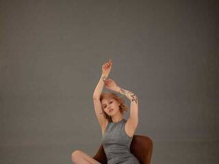 צ'אט וידאו ארוטי Aylathemoon