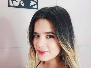 צ'אט וידאו ארוטי Aysha-cute