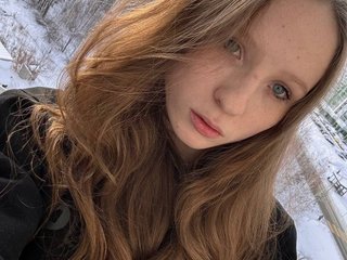 צ'אט וידאו ארוטי b4by-Emilia