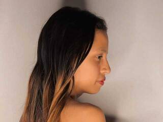 צ'אט וידאו ארוטי baby-skinny