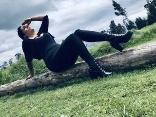 צ'אט וידאו ארוטי bella-devil