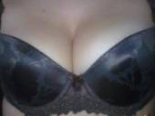 צ'אט וידאו ארוטי bella45