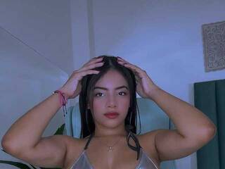 צ'אט וידאו ארוטי BellaaFox