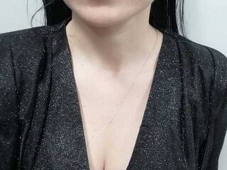 צ'אט וידאו ארוטי Ellainclothes