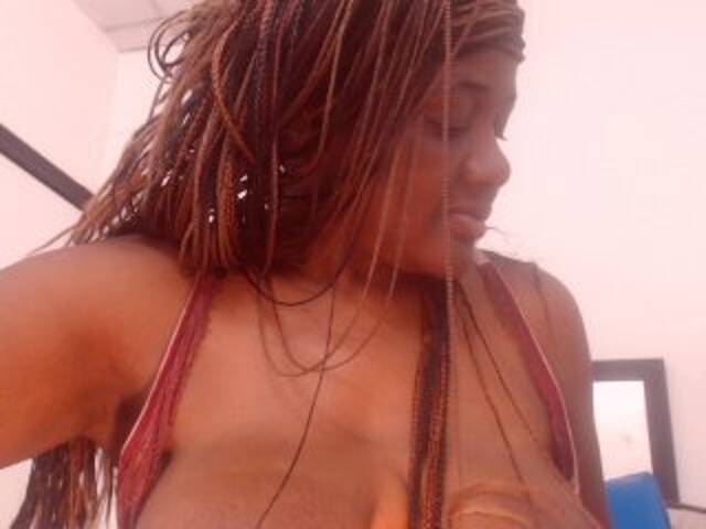 צילומי מסך משודרים BigBustyBlack