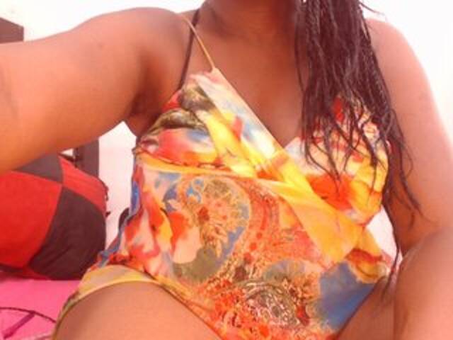 צילומי מסך משודרים BigBustyBlack