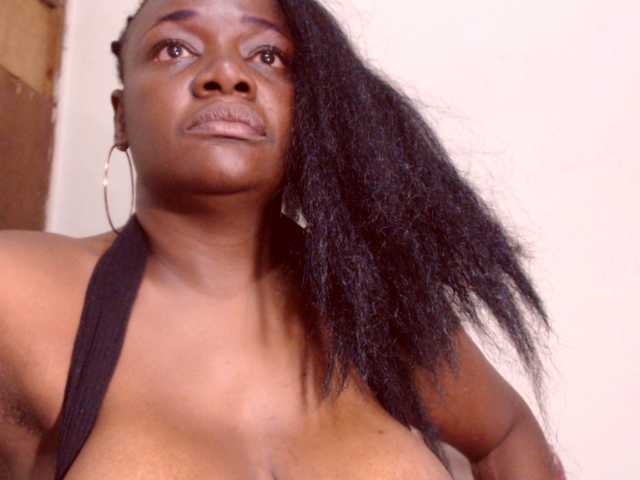 צילומי מסך משודרים BigBustyBlack