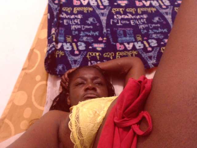 צילומי מסך משודרים BigBustyBlack