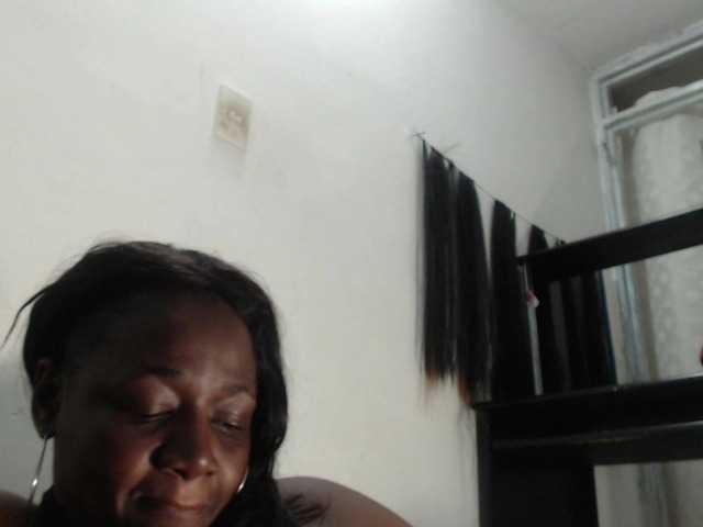 צילומי מסך משודרים BigBustyBlack