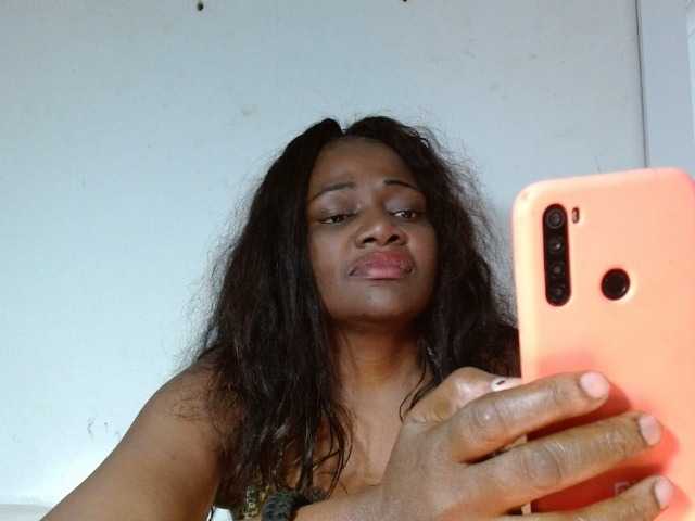 צילומי מסך משודרים BigBustyBlack