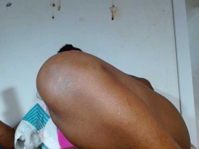 צילומי מסך משודרים BigBustyBlack