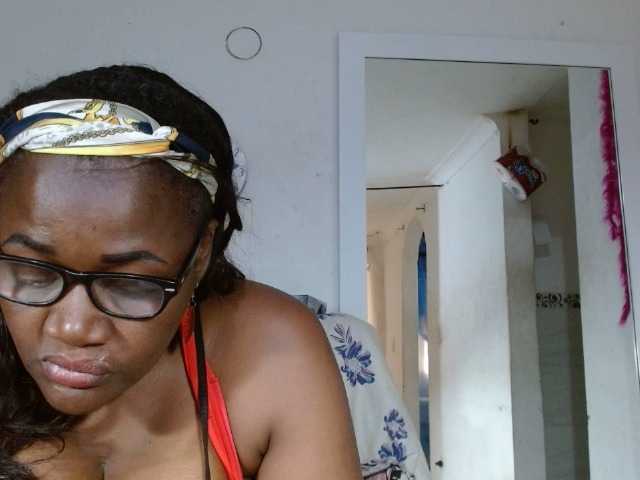 צילומי מסך משודרים BigBustyBlack