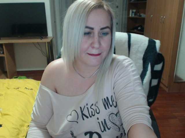 תמונות BlondeElla 1000 tokens who want me and love me