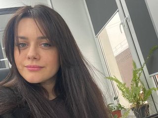 צ'אט וידאו ארוטי BloomWithMarry