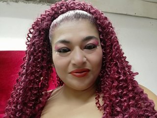 צ'אט וידאו ארוטי BrianaSquirt
