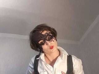 צ'אט וידאו ארוטי BrokenAnnew