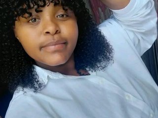 צ'אט וידאו ארוטי BubblyRouxyXXXxx