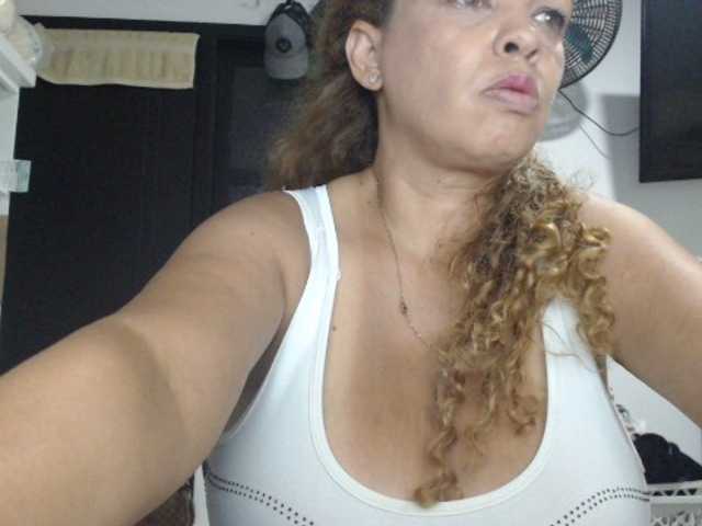 צילומי מסך משודרים BustyAngela