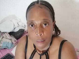 צ'אט וידאו ארוטי Bustylove27