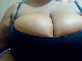 צ'אט וידאו ארוטי bustytitsxx