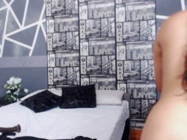 צילומי מסך משודרים CAMILA418