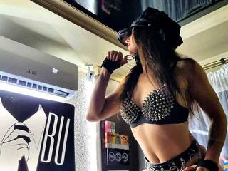 צ'אט וידאו ארוטי Carin-France