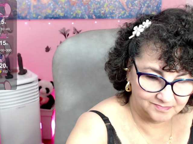 תמונות cataleya-mom mom horny play bogboobs and squirt for you