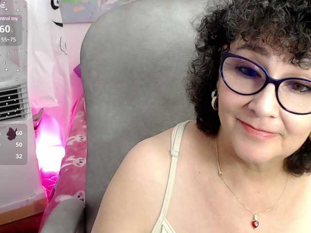 תמונות cataleya-mom mom horny play bogboobs and squirt for you