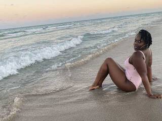 צ'אט וידאו ארוטי CeeCeeBBR