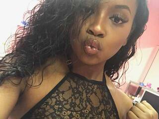 צ'אט וידאו ארוטי charliebarbie