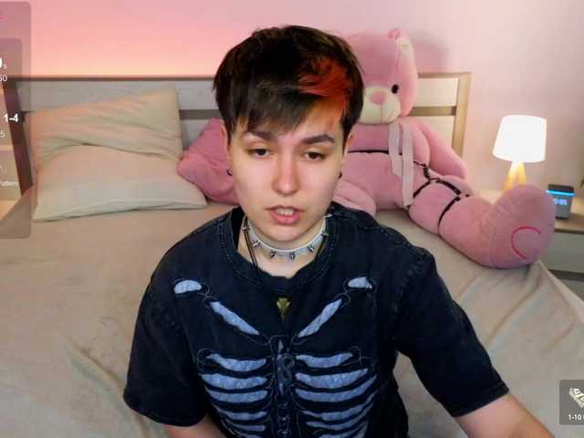 צילומי מסך משודרים CharlieeAdams