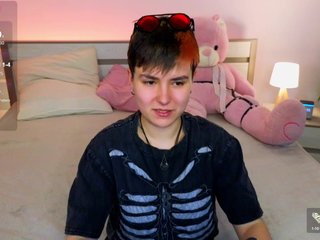 צ'אט וידאו ארוטי CharlieeAdams