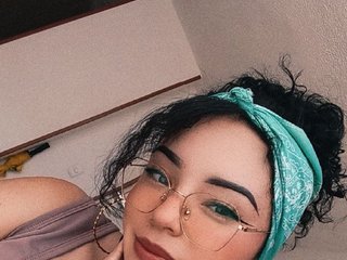 צ'אט וידאו ארוטי CharllotteEvanss