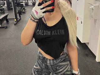 צ'אט וידאו ארוטי CharlottaShy