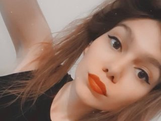 צ'אט וידאו ארוטי CharlotteHoney