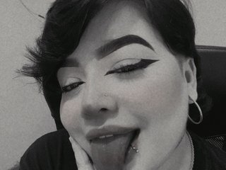 צ'אט וידאו ארוטי cherry-bluue