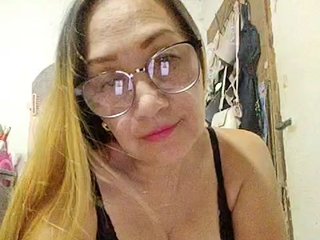 צ'אט וידאו ארוטי cherrywhite03