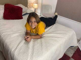 צ'אט וידאו ארוטי chloe-dc