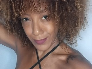 צ'אט וידאו ארוטי CinnamonGirlBR
