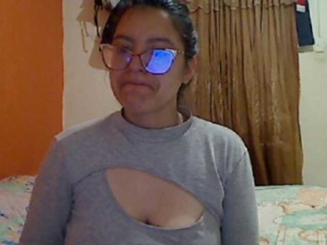 תמונות cleohot latina#boobs#ass#glasses#cum#feet#lovense