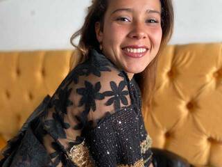 צ'אט וידאו ארוטי Cloe-Flower