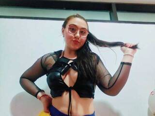 צ'אט וידאו ארוטי Conny-Ass