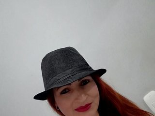 צ'אט וידאו ארוטי ConnyRed