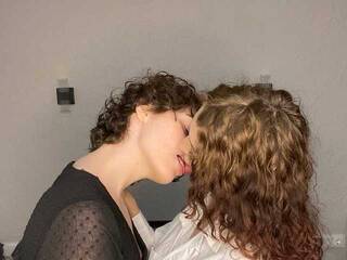 צ'אט וידאו ארוטי couplesilkk