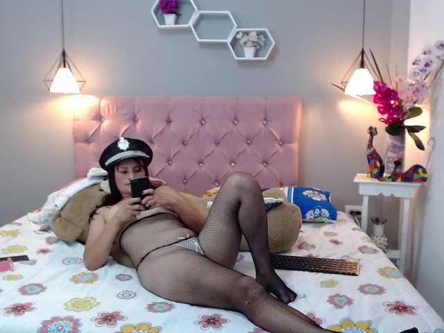 תמונות cristhye-hot hey guys welcome to my room #anal #pussy #playwithcum #tits #sexydance #ass # playdildo